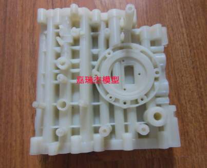 手板制作選擇機器加工還是人工加工？